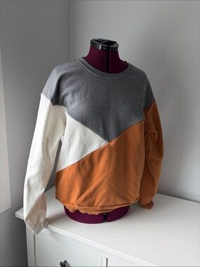 Colorblock Crewneck Nursing Sweatshirt - Gray/White/Tan